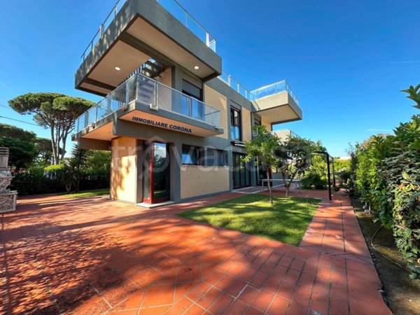 casa indipendente in vendita a Terracina