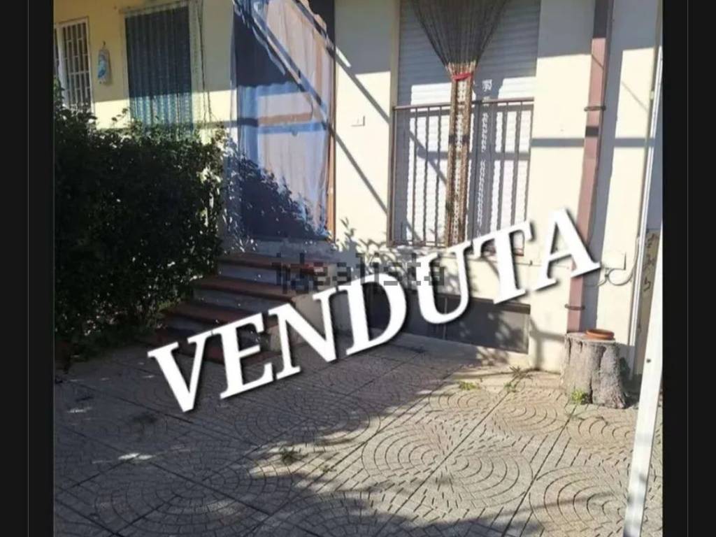 casa indipendente in vendita a Terracina in zona Hermada