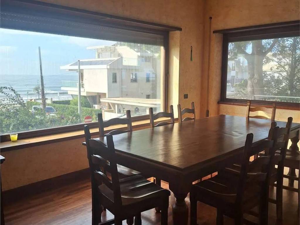 casa indipendente in vendita a Terracina