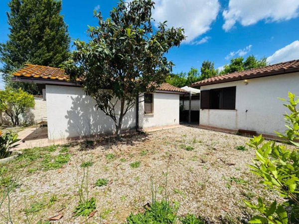 casa indipendente in vendita a Terracina in zona Hermada