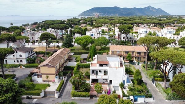 casa indipendente in vendita a Terracina