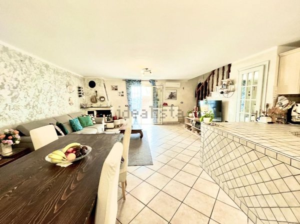 casa indipendente in vendita a Terracina in zona Hermada