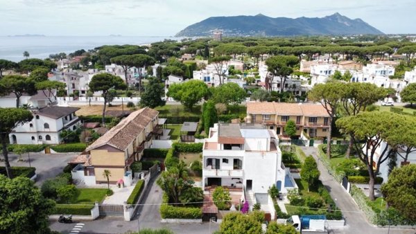 casa indipendente in vendita a Terracina