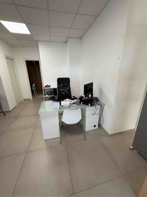 locale commerciale in vendita a Terracina