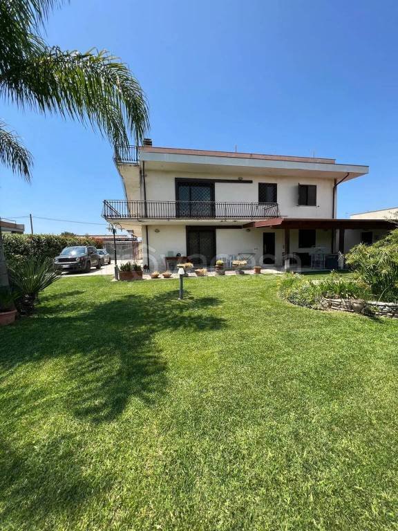 casa indipendente in vendita a Terracina in zona Hermada