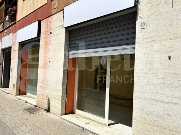 locale commerciale in vendita a Terracina