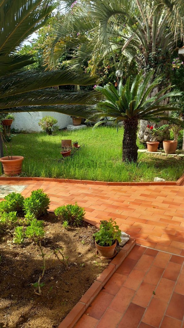 casa indipendente in vendita a Terracina