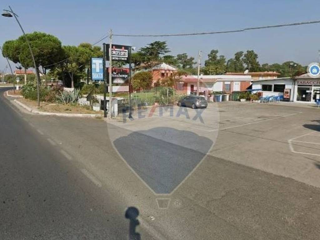 locale commerciale in vendita a Terracina in zona Hermada