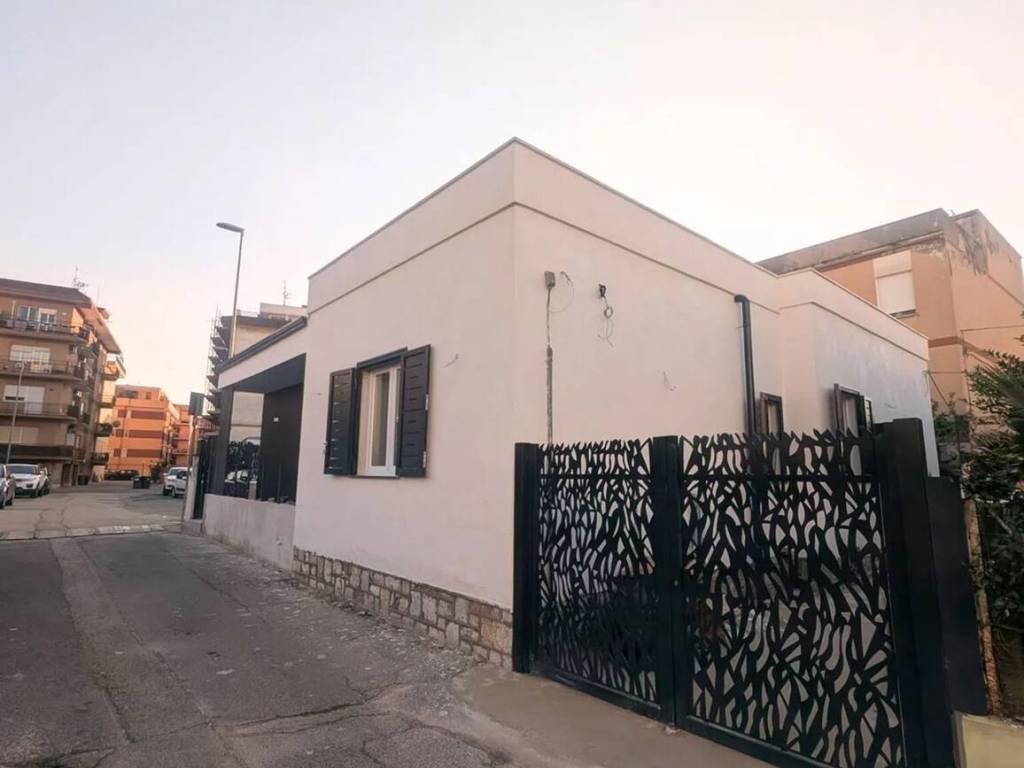 casa indipendente in vendita a Terracina