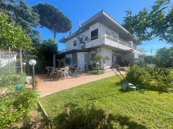 casa indipendente in vendita a Terracina