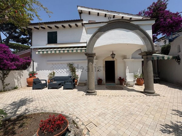 casa indipendente in vendita a Terracina