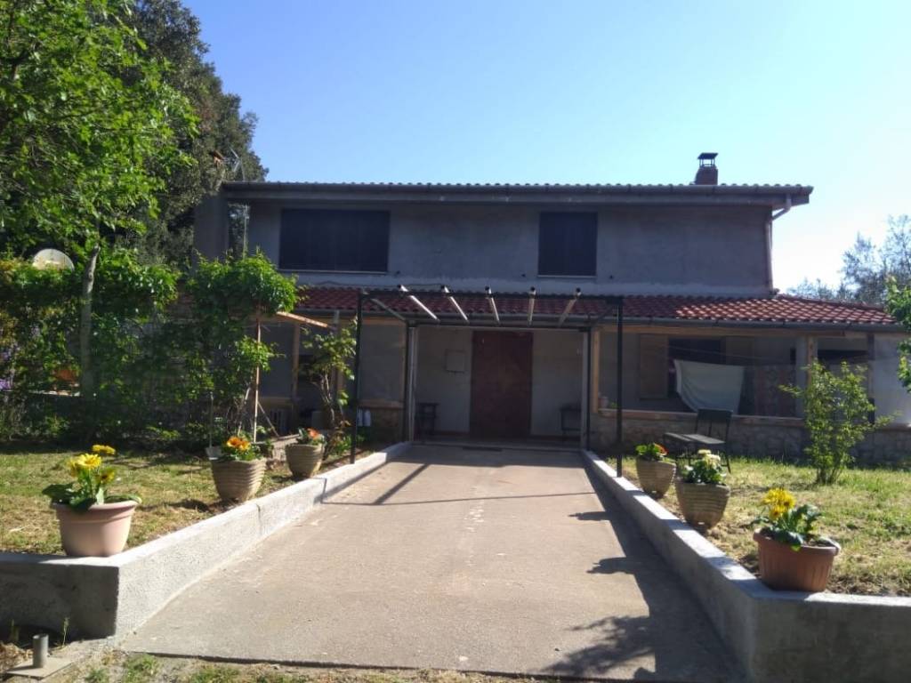 casa indipendente in vendita a Terracina in zona Casaletti