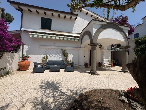 casa indipendente in vendita a Terracina
