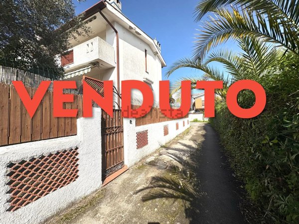 casa indipendente in vendita a Terracina
