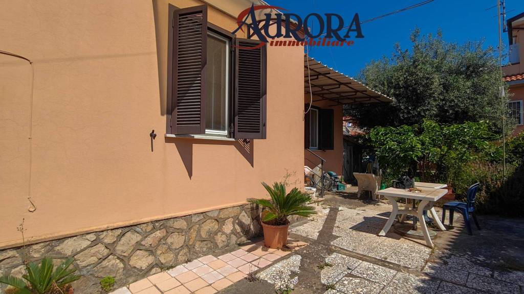 casa indipendente in vendita a Terracina