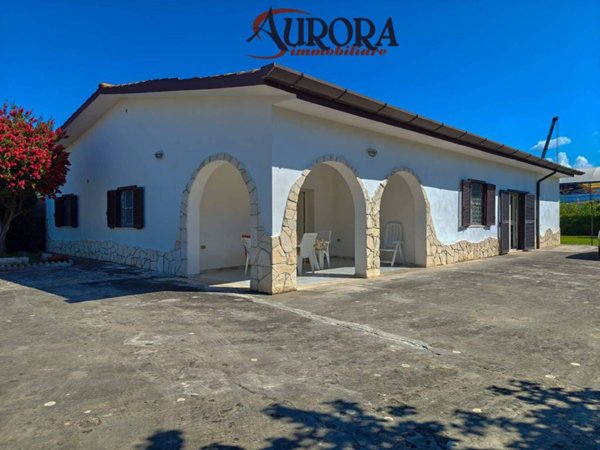 casa indipendente in vendita a Terracina in zona Hermada