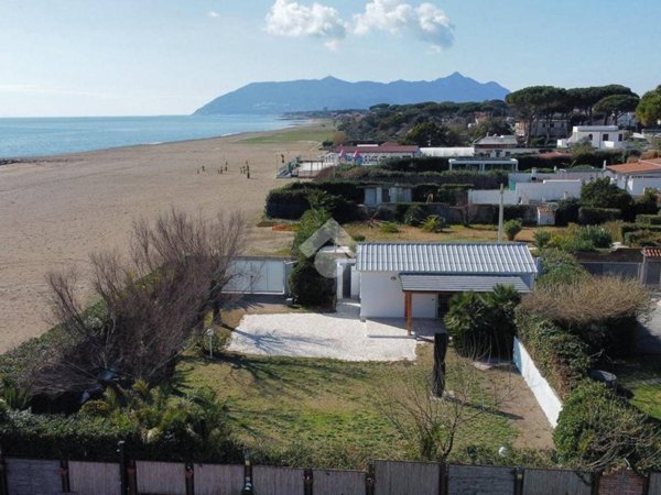 casa indipendente in vendita a Terracina