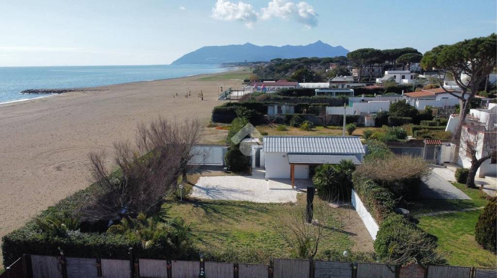 casa indipendente in vendita a Terracina