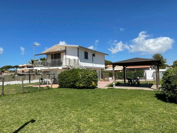 casa indipendente in vendita a Terracina