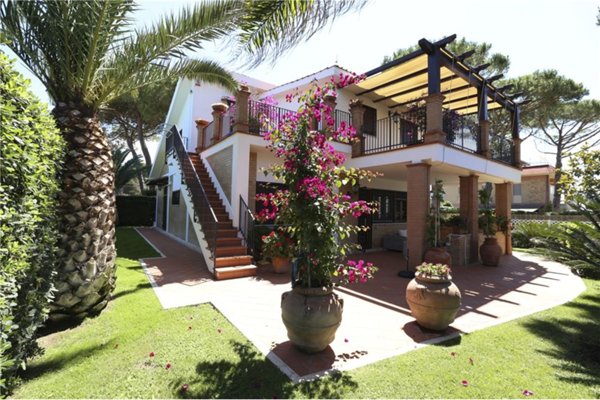 casa indipendente in vendita a Terracina