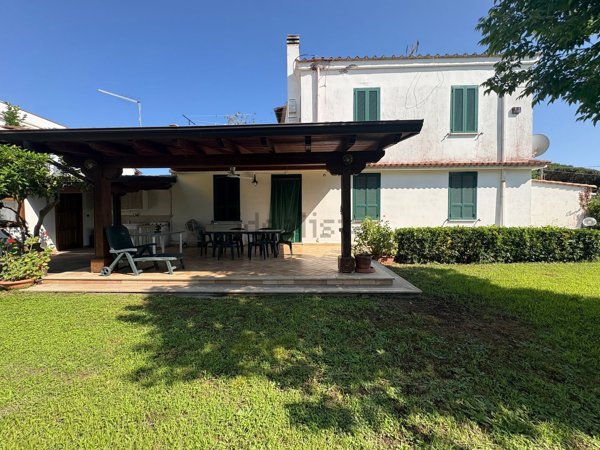 casa indipendente in vendita a Terracina
