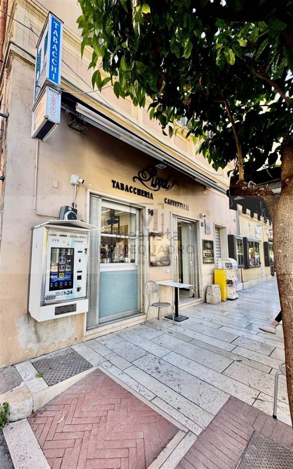 negozio in vendita a Terracina