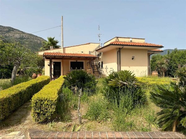 casa indipendente in vendita a Terracina