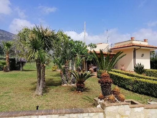 casa indipendente in vendita a Terracina