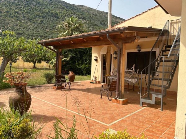 casa indipendente in vendita a Terracina in zona Casaletti