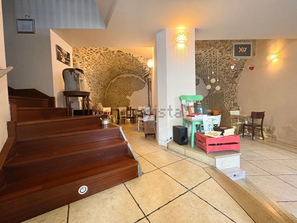 locale commerciale in vendita a Terracina