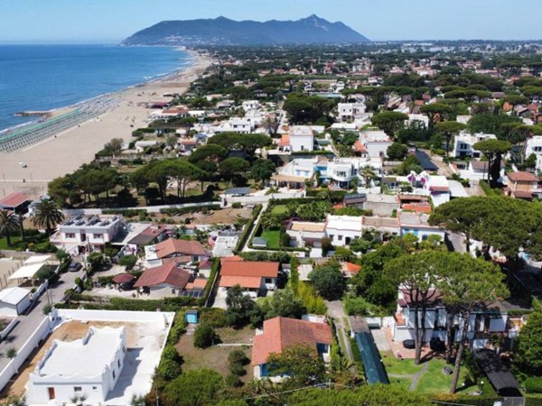 casa indipendente in vendita a Terracina
