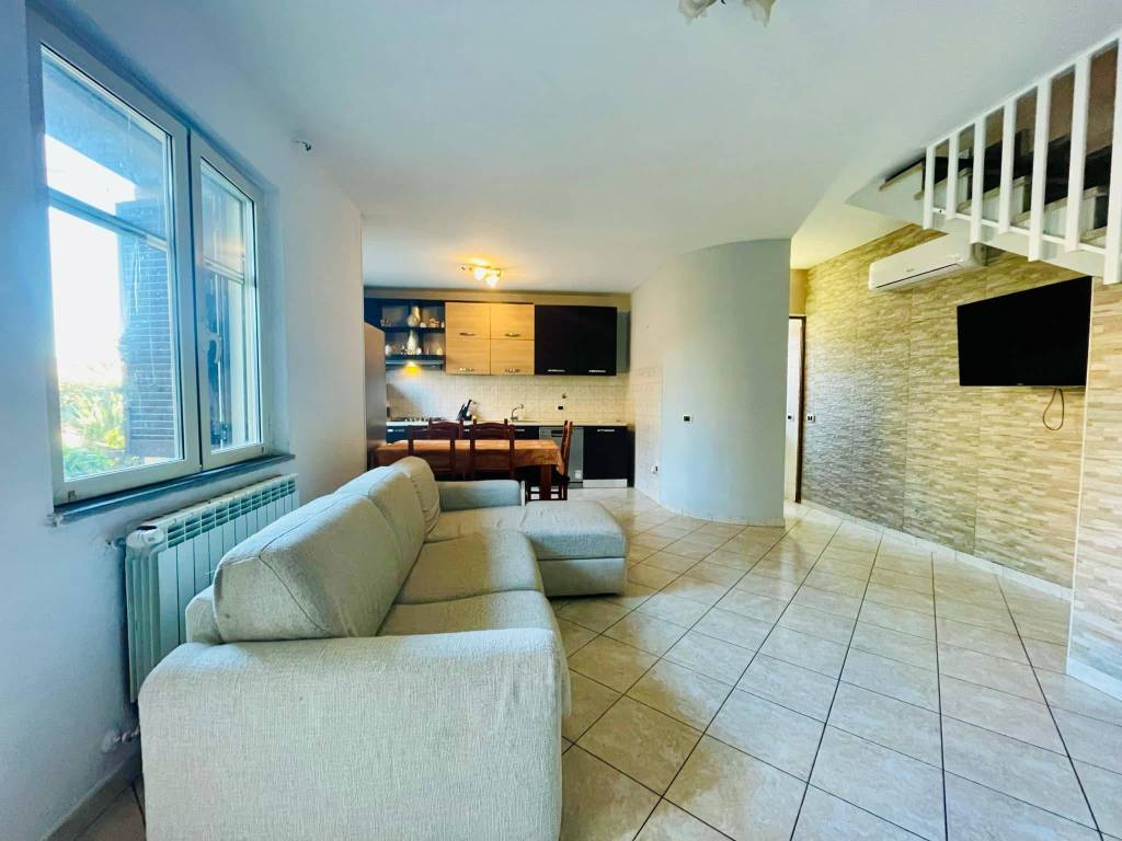 casa indipendente in vendita a Terracina in zona Hermada