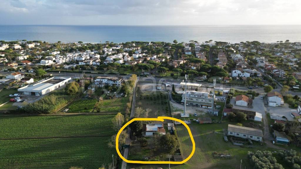 casa indipendente in vendita a Terracina in zona Hermada