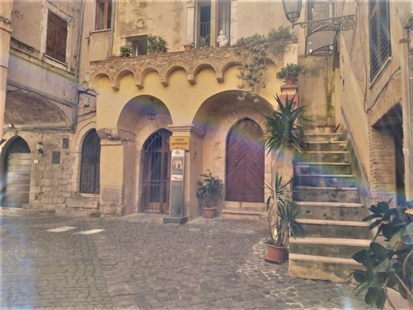 locale commerciale in vendita a Terracina