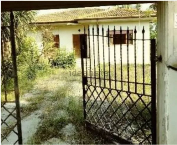 casa indipendente in vendita a Terracina in zona Hermada