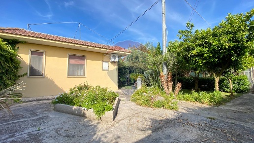 casa indipendente in vendita a Terracina