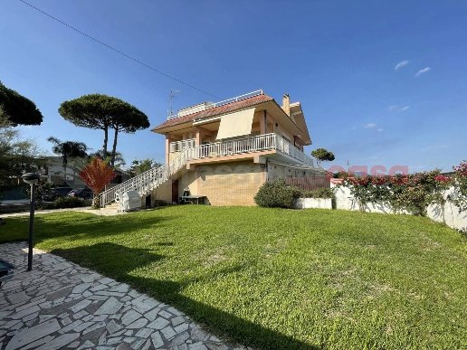 casa indipendente in vendita a Terracina
