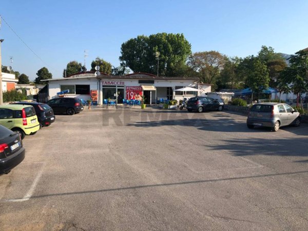 negozio in vendita a Terracina in zona Hermada