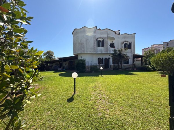 casa indipendente in vendita a Terracina