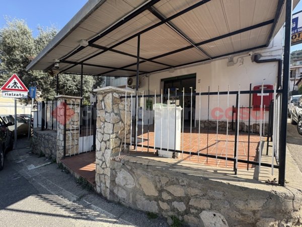 locale commerciale in vendita a Terracina