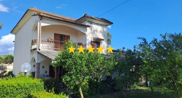 casa indipendente in vendita a Terracina in zona Hermada