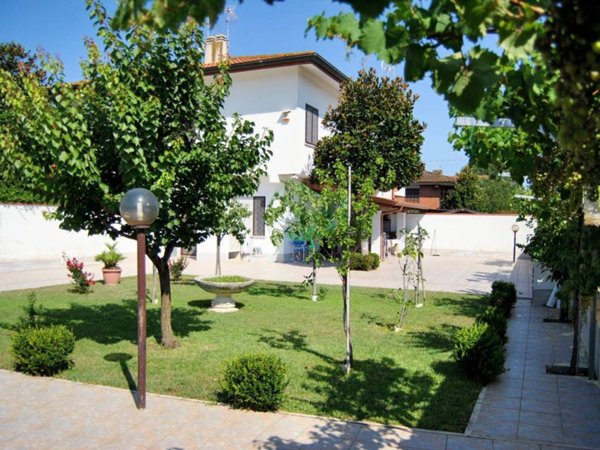 casa indipendente in vendita a Terracina