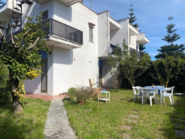 casa indipendente in vendita a Terracina in zona Hermada