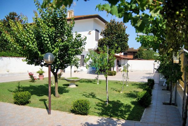 casa indipendente in vendita a Terracina