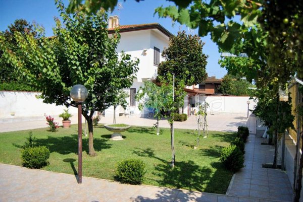 casa indipendente in vendita a Terracina