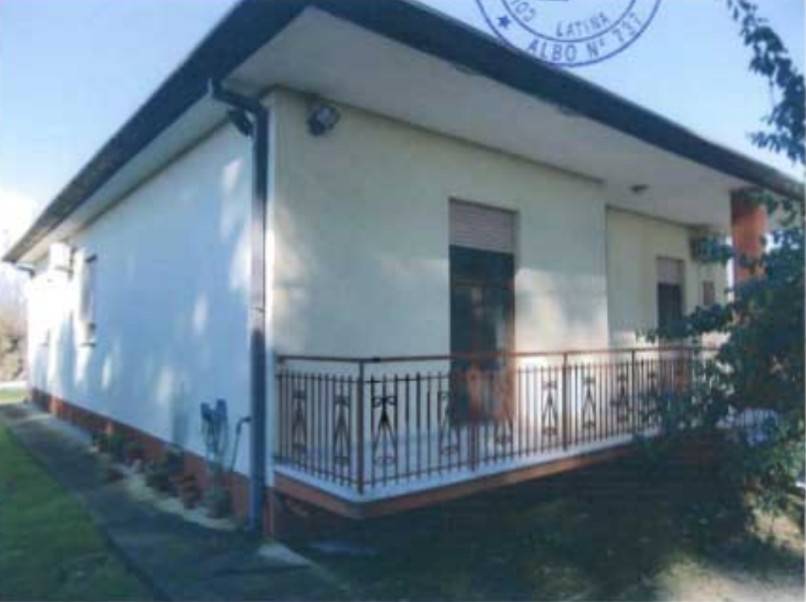 casa indipendente in vendita a Terracina in zona Hermada