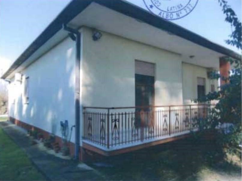 casa indipendente in vendita a Terracina in zona Hermada