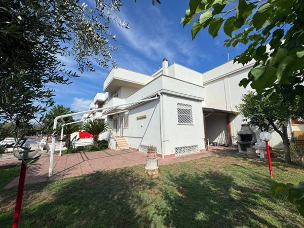 casa indipendente in vendita a Terracina in zona Hermada