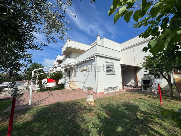 casa indipendente in vendita a Terracina in zona Hermada