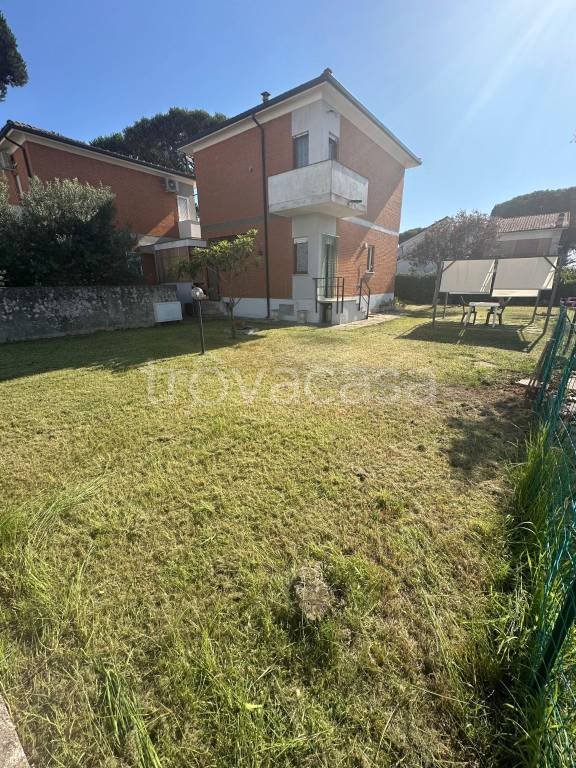 casa indipendente in vendita a Terracina